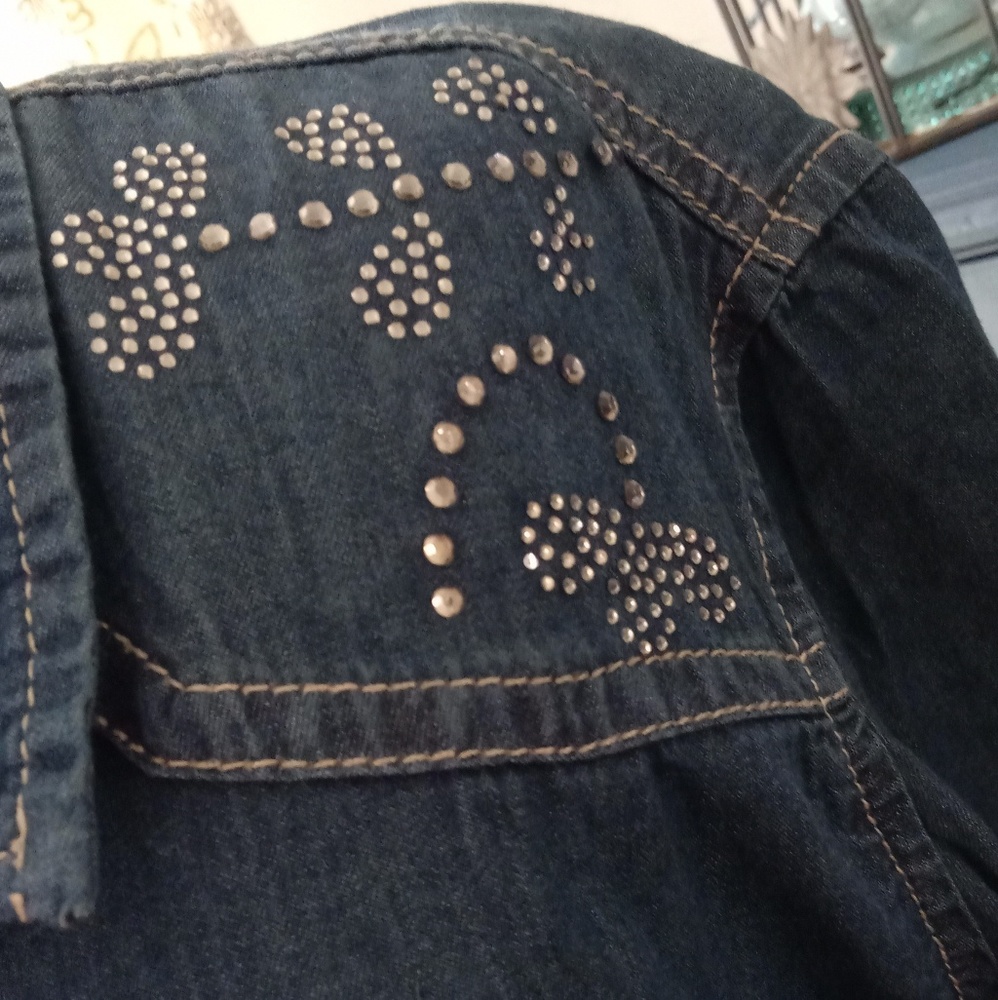 Button down top - Picture 4 of 8